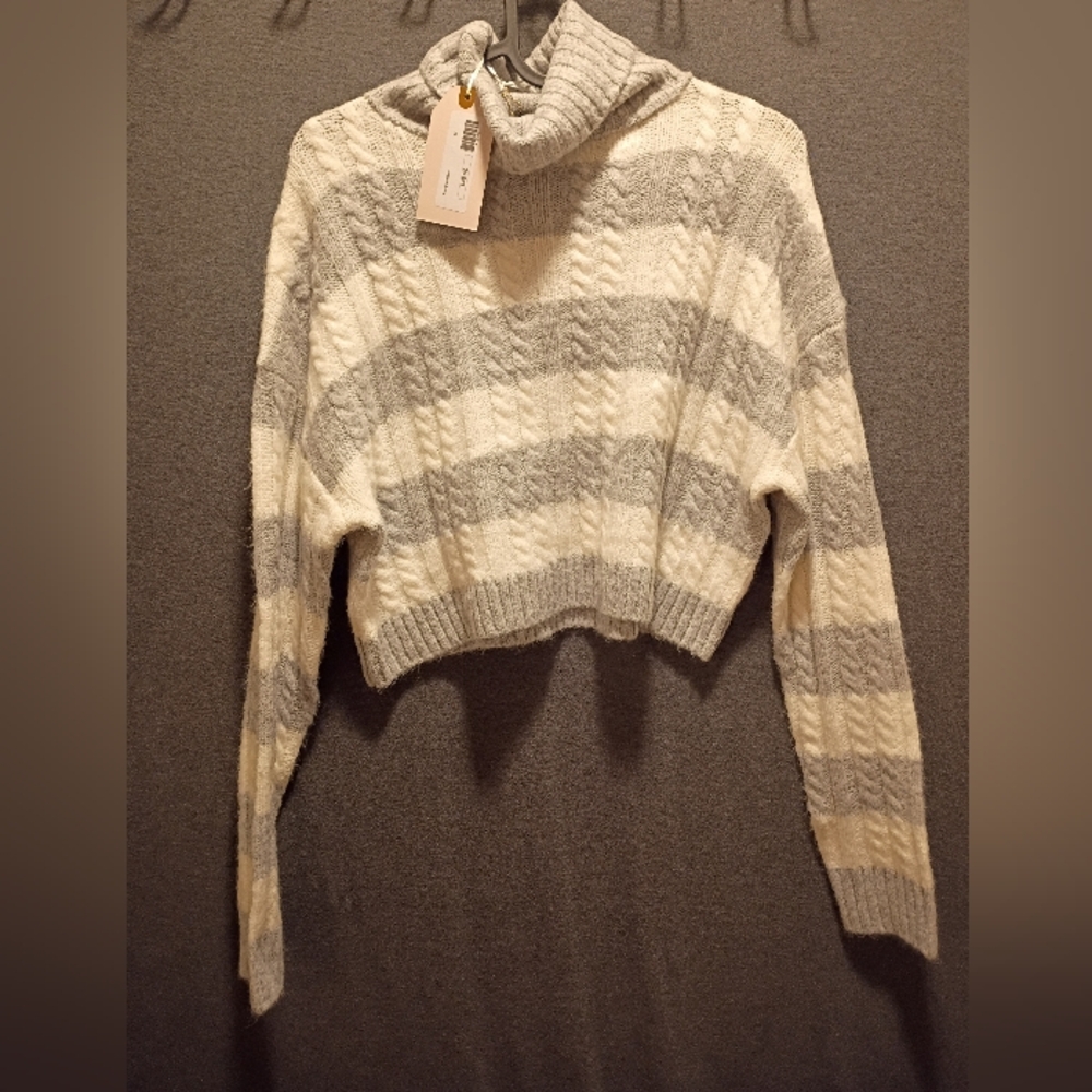 Soft striped CropTopTurtleneck Sweater